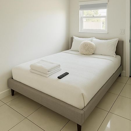 Modern Home - Termpurpedic Queen Bed, Laundry, Free Parkging, Ev Tesla Hollywood Ngoại thất bức ảnh